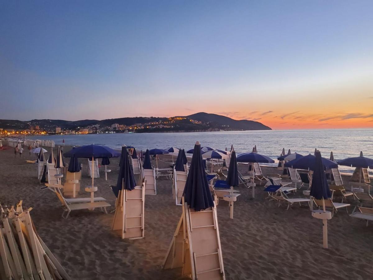 Hotel Residence La Darsena Agropoli Exterior photo