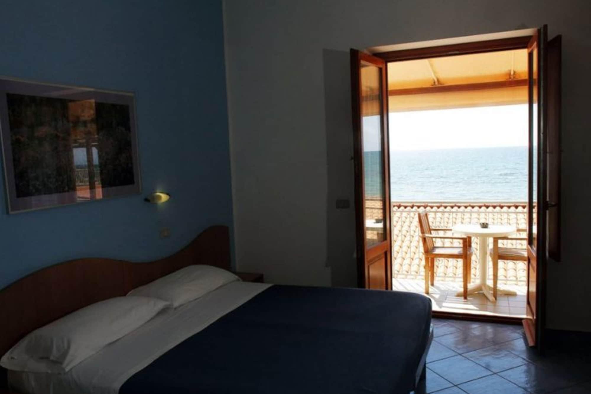 Hotel Residence La Darsena Agropoli Exterior photo