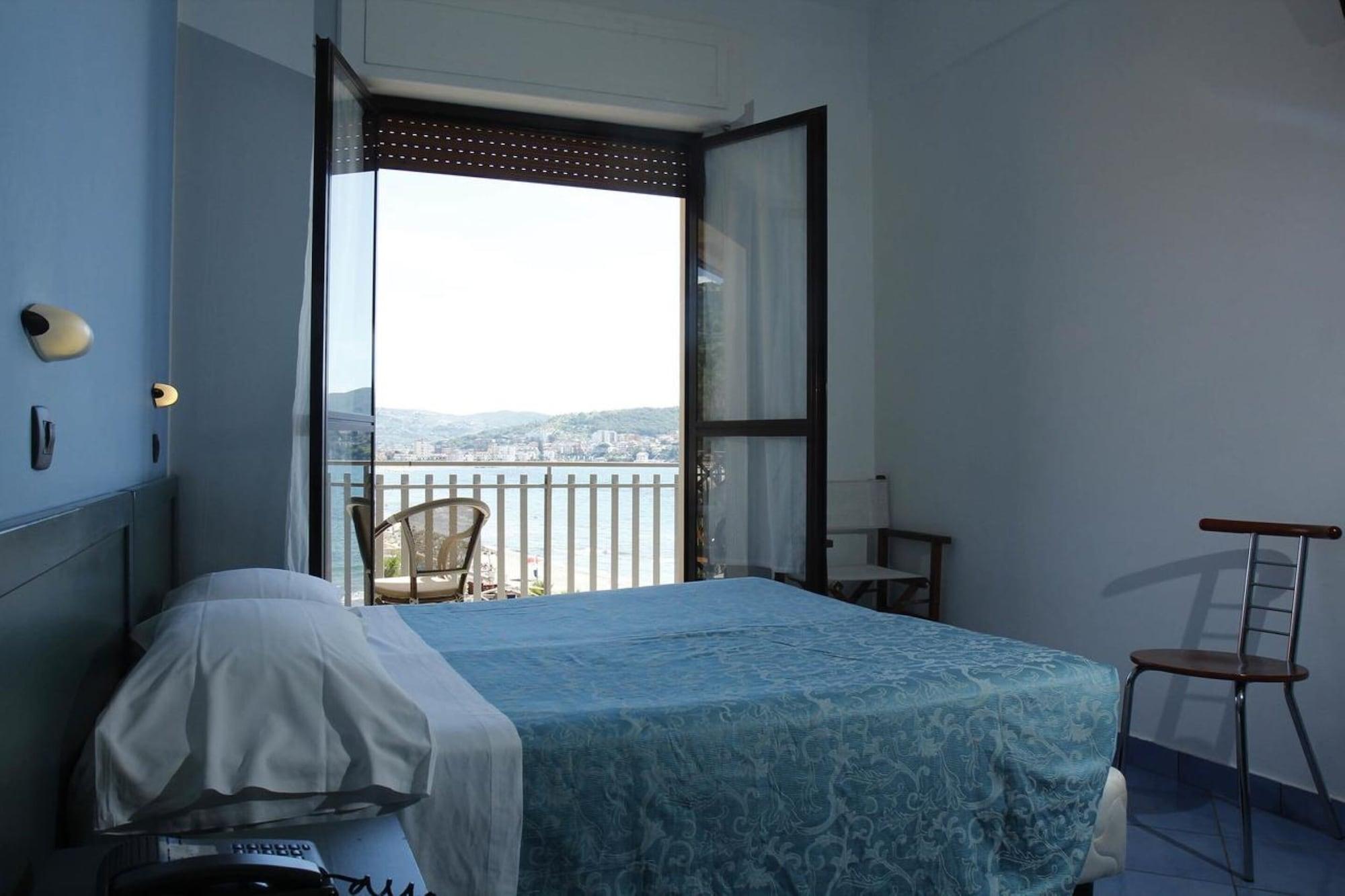 Hotel Residence La Darsena Agropoli Exterior photo