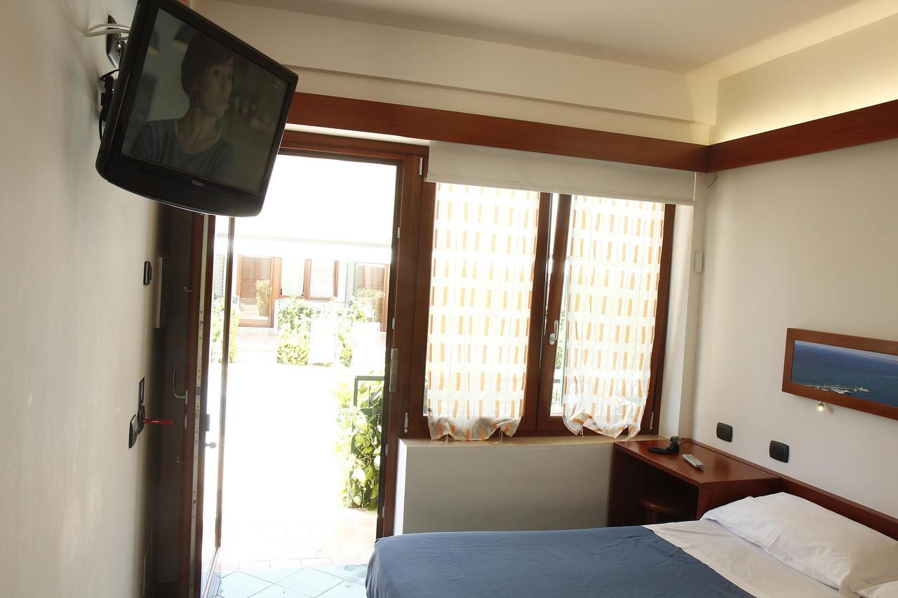 Hotel Residence La Darsena Agropoli Exterior photo
