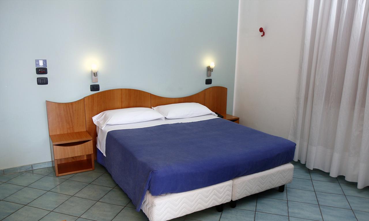 Hotel Residence La Darsena Agropoli Exterior photo